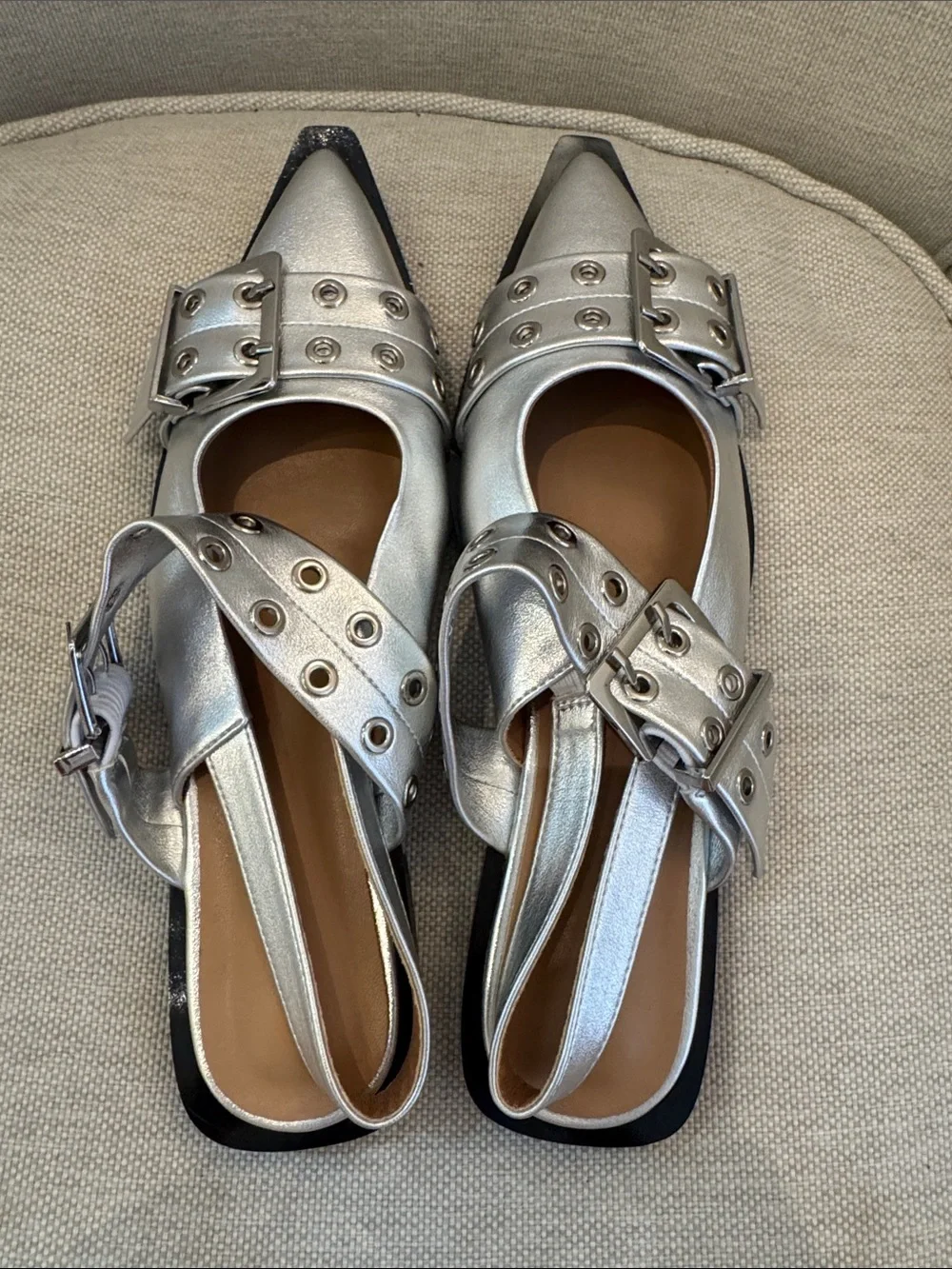 New Metallic Silver Pointed Toe Buckle Slingback Flats. Size 9